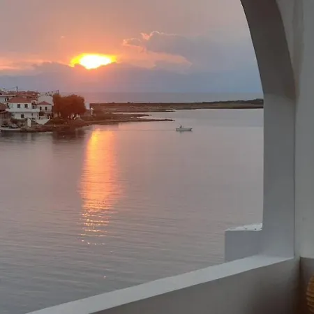 Semesterbostad Sunset House Archangelos (Laconia)